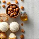 Assortiment de pâtisseries fines aux amandes et de bols d'amandes crues